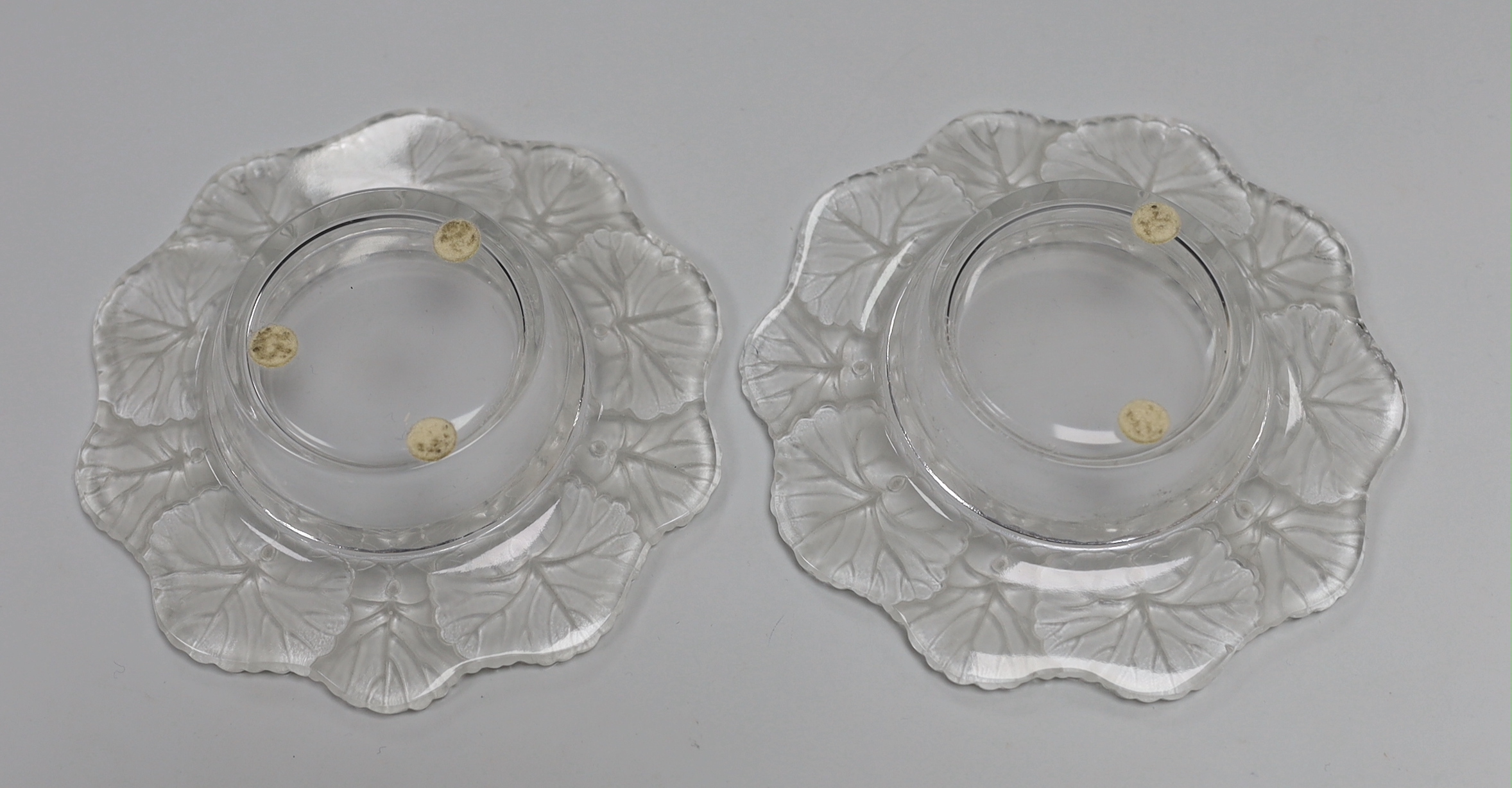 A Lalique Hirondelle bookend and two dishes with leaf design to rims, swallow height 15.8cm (3)